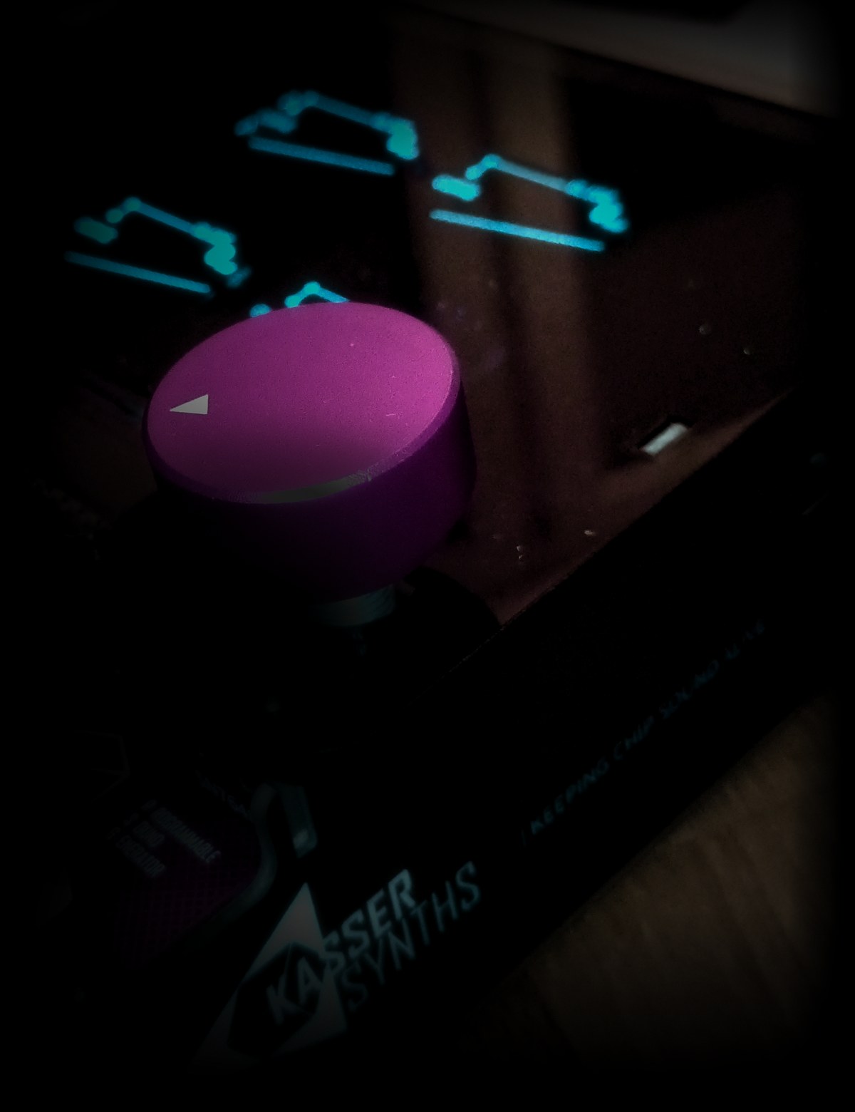Kasser Synths DAPSG, magenta knob and cyan bars